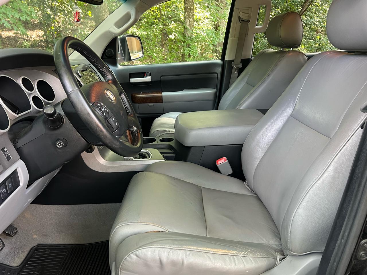 Toyota Tundra Limited 5.7L FFV CrewMax 4WD 2011