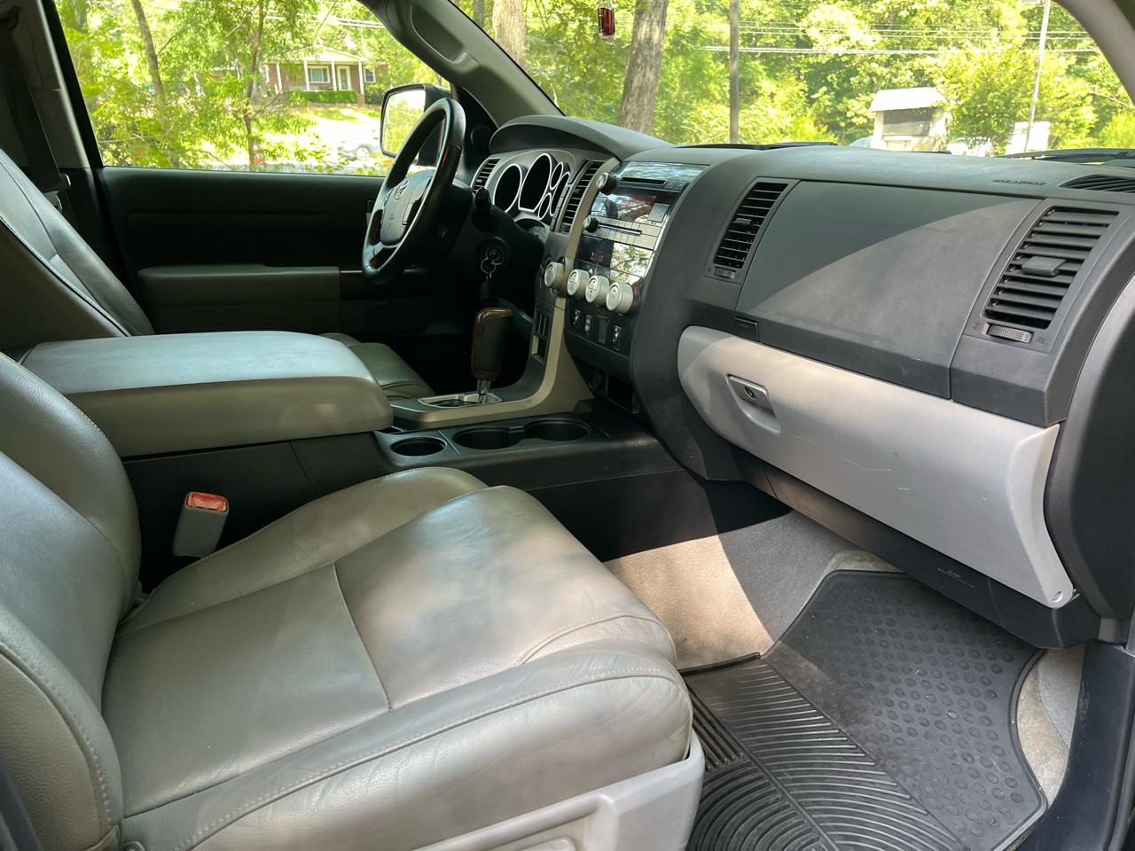 Toyota Tundra Limited 5.7L FFV CrewMax 4WD 2011