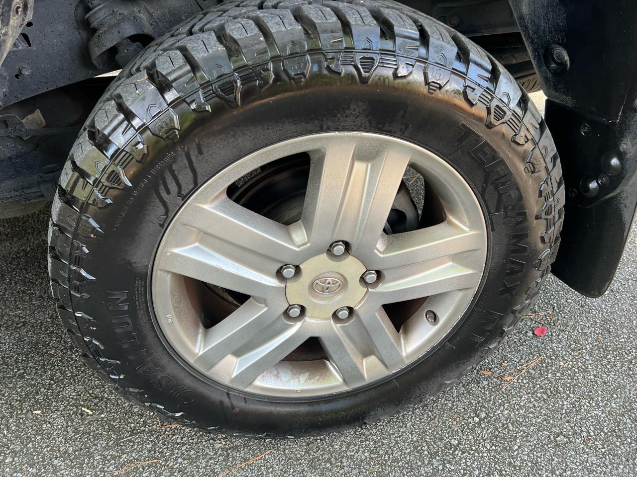 Toyota Tundra Limited 5.7L FFV CrewMax 4WD 2011