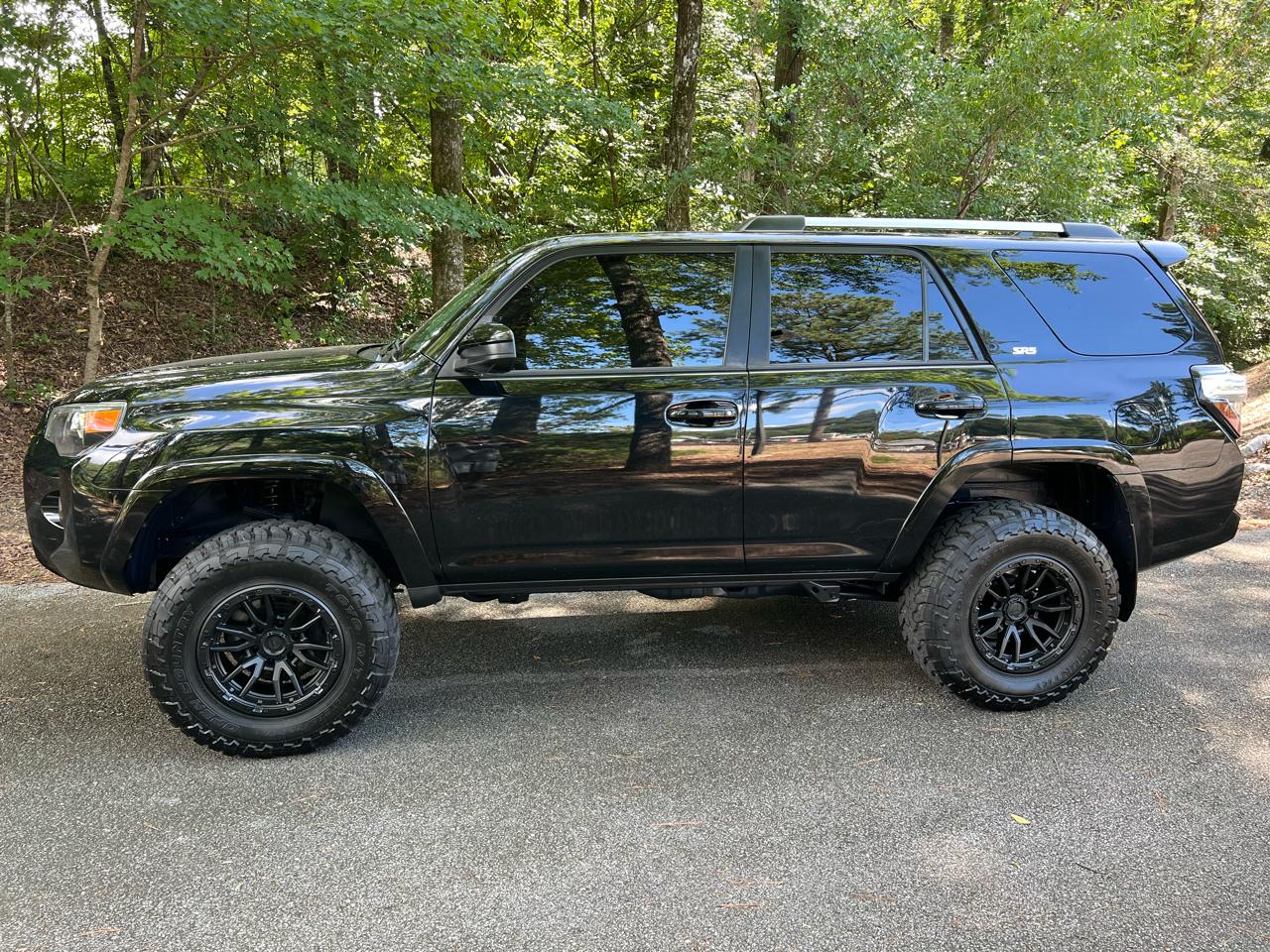 Toyota 4Runner SR5 4WD 2023