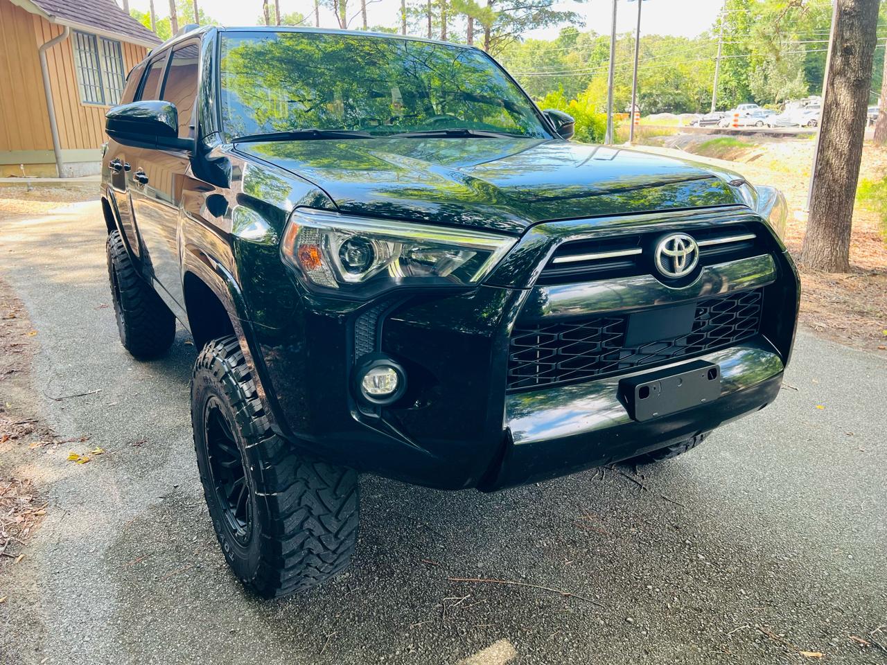 Toyota 4Runner SR5 4WD 2023