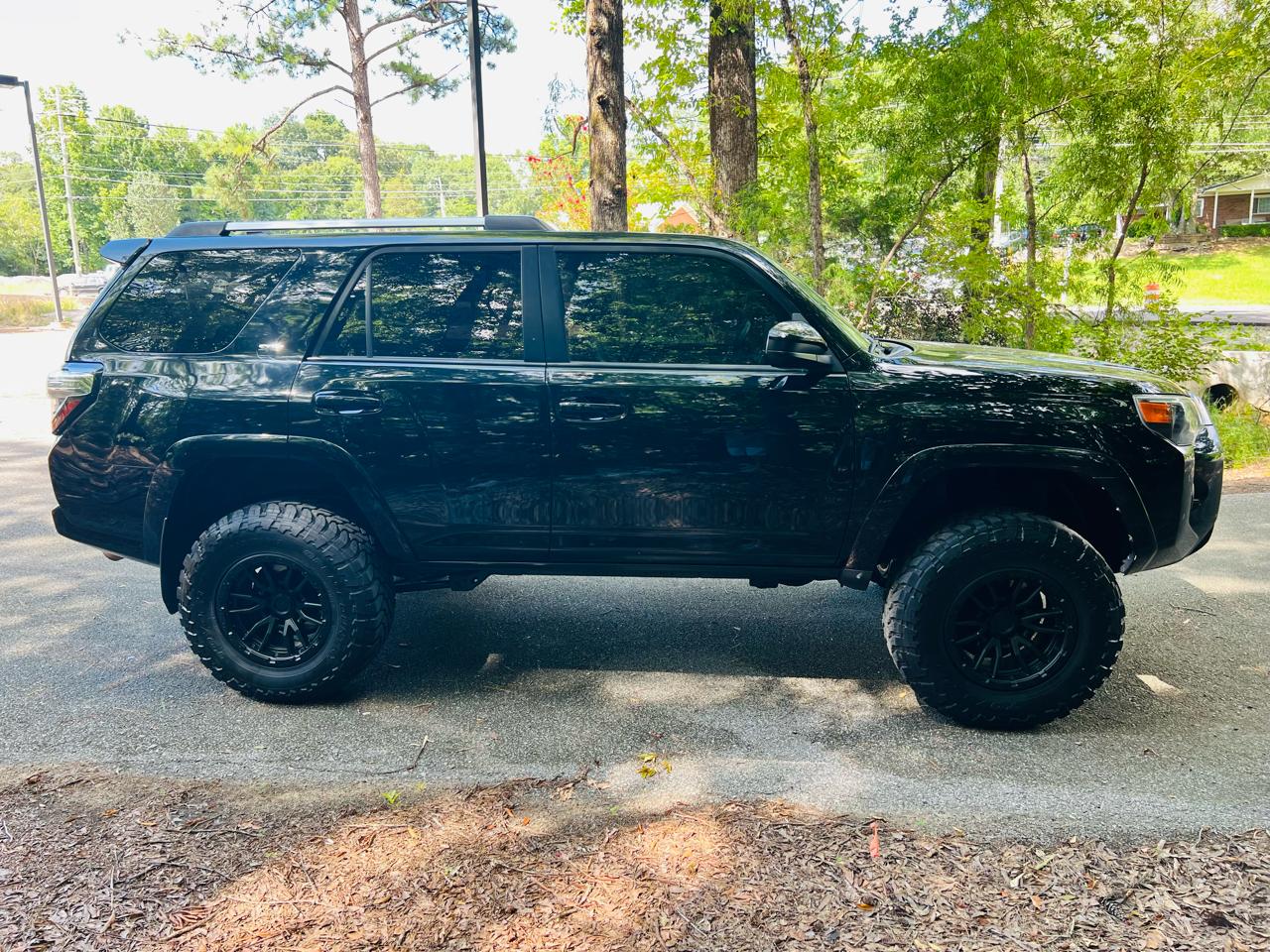 Toyota 4Runner SR5 4WD 2023