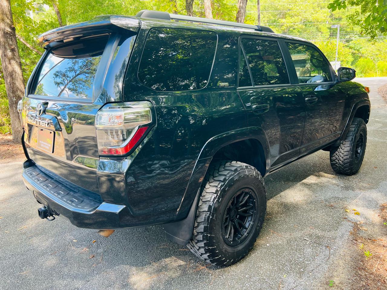 Toyota 4Runner SR5 4WD 2023