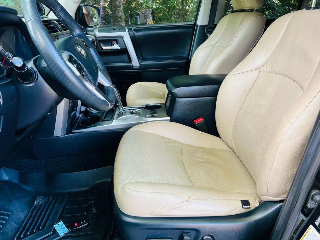 Toyota 4Runner SR5 4WD 2023