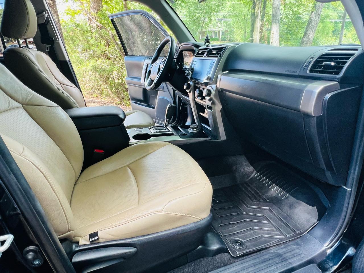 Toyota 4Runner SR5 4WD 2023