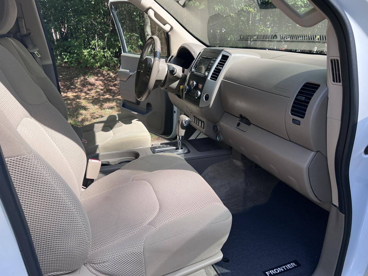 Nissan Frontier SV Crew Cab 2WD 2016