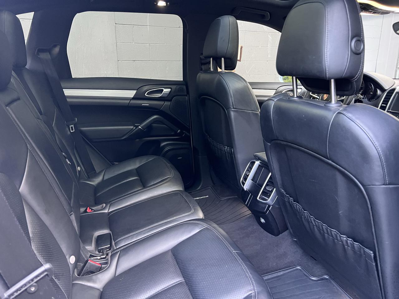 Porsche Cayenne Base 2016