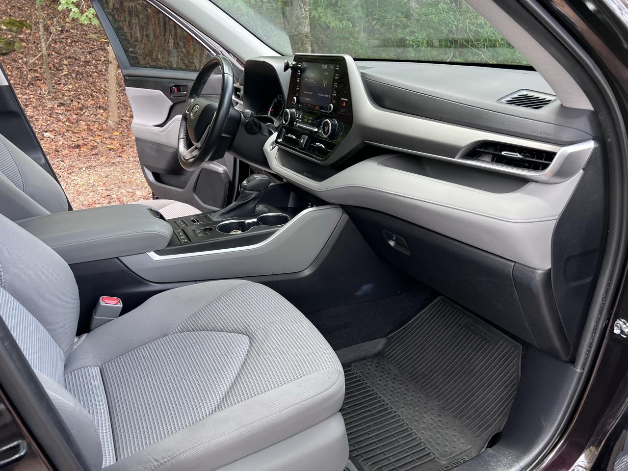 Toyota Highlander LE AWD V6 2022