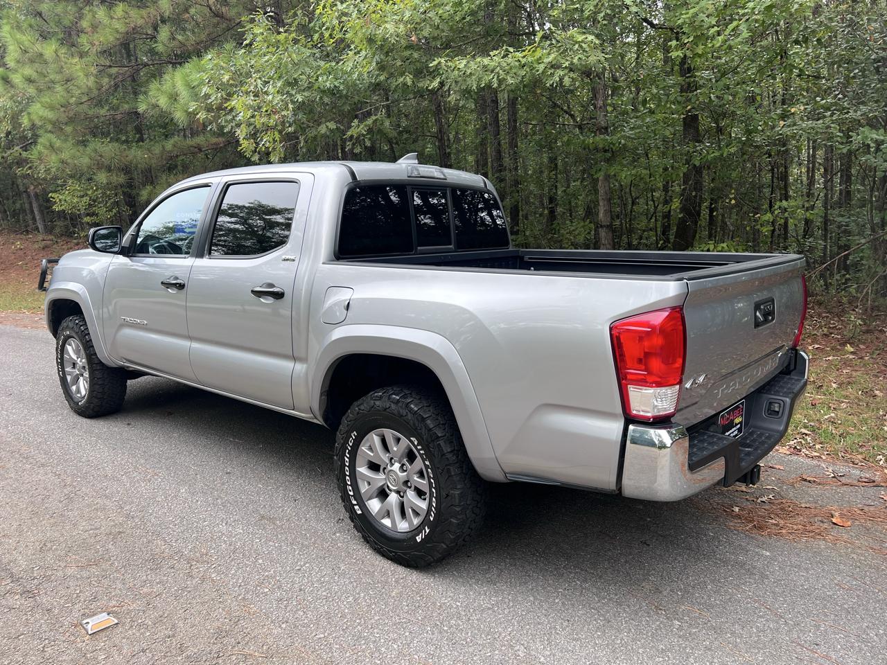 Toyota Tacoma SR5 Dbl Cab 4WD V6 at 2017