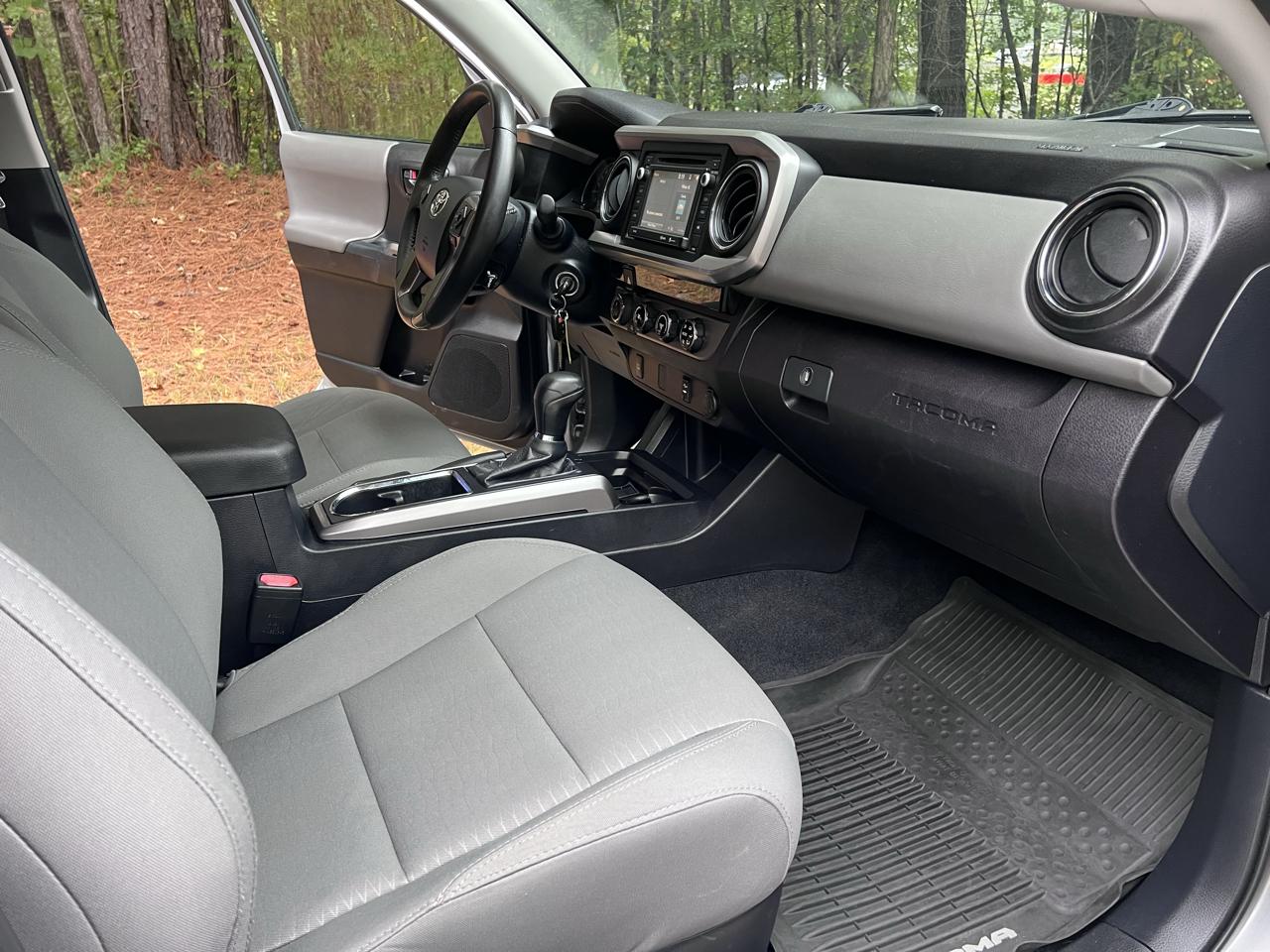 Toyota Tacoma SR5 Dbl Cab 4WD V6 at 2017