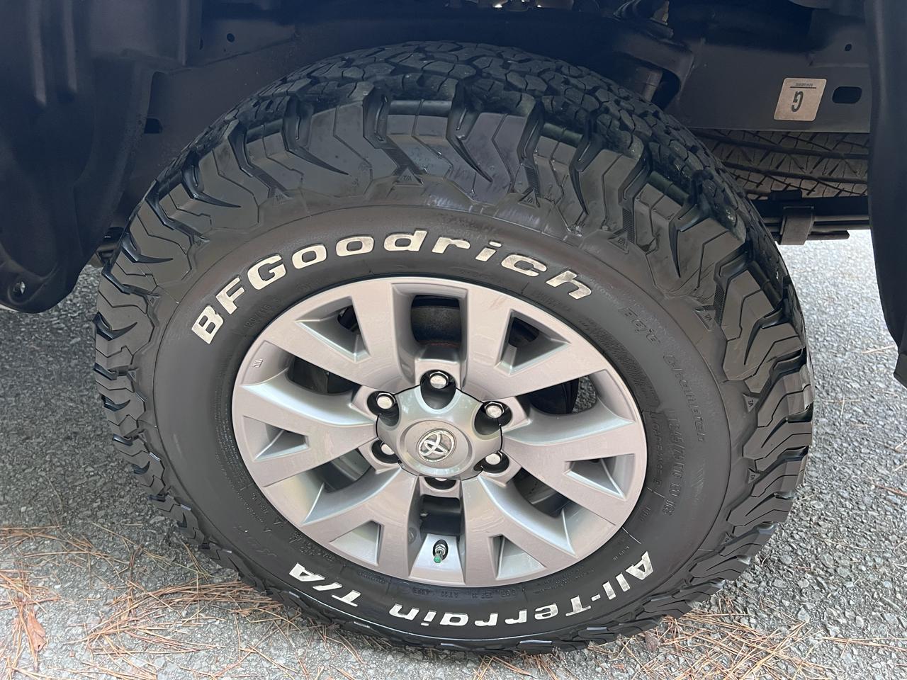 Toyota Tacoma SR5 Dbl Cab 4WD V6 at 2017