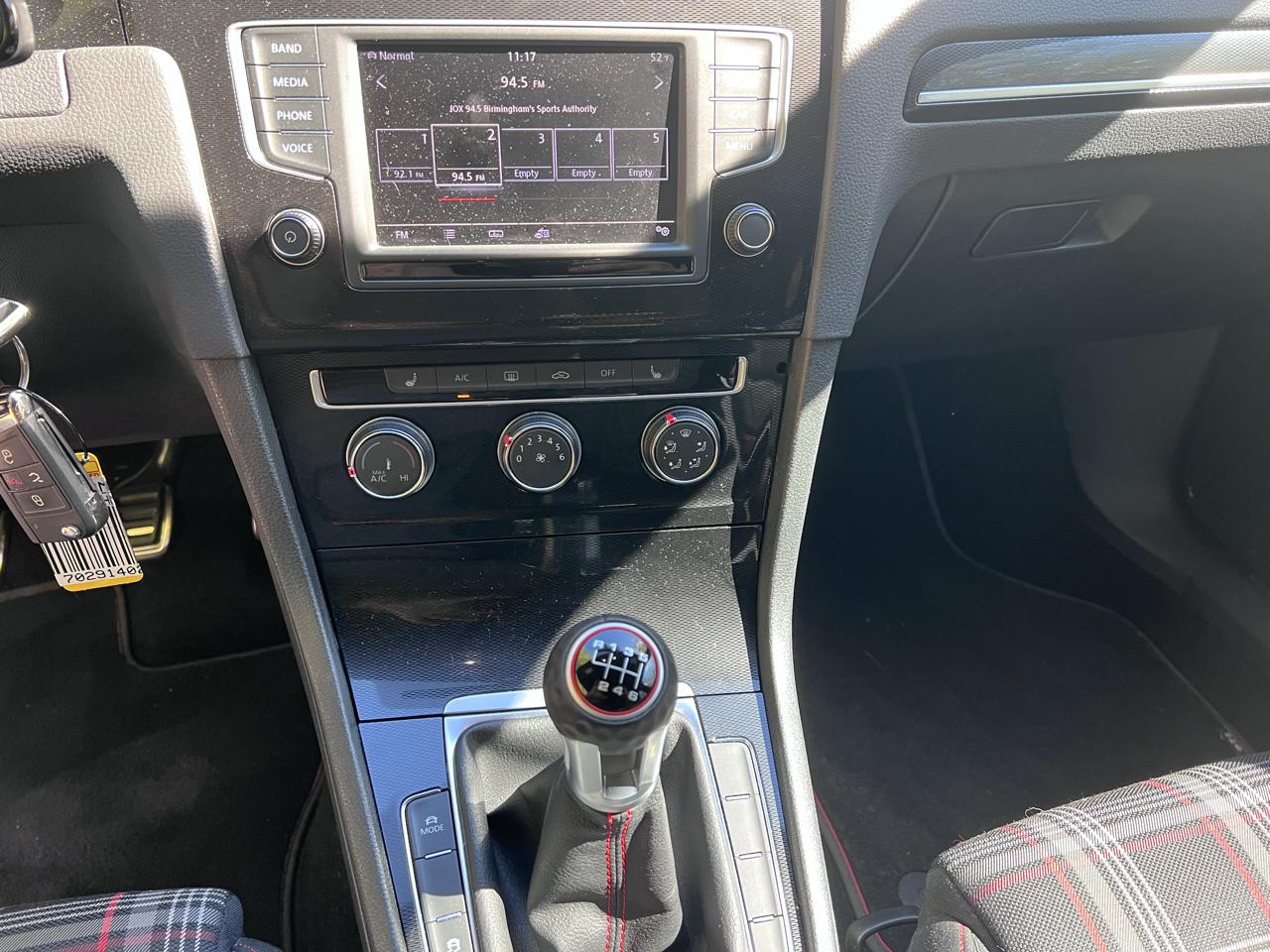 Volkswagen Golf GTI S 6M 4-Door 2017
