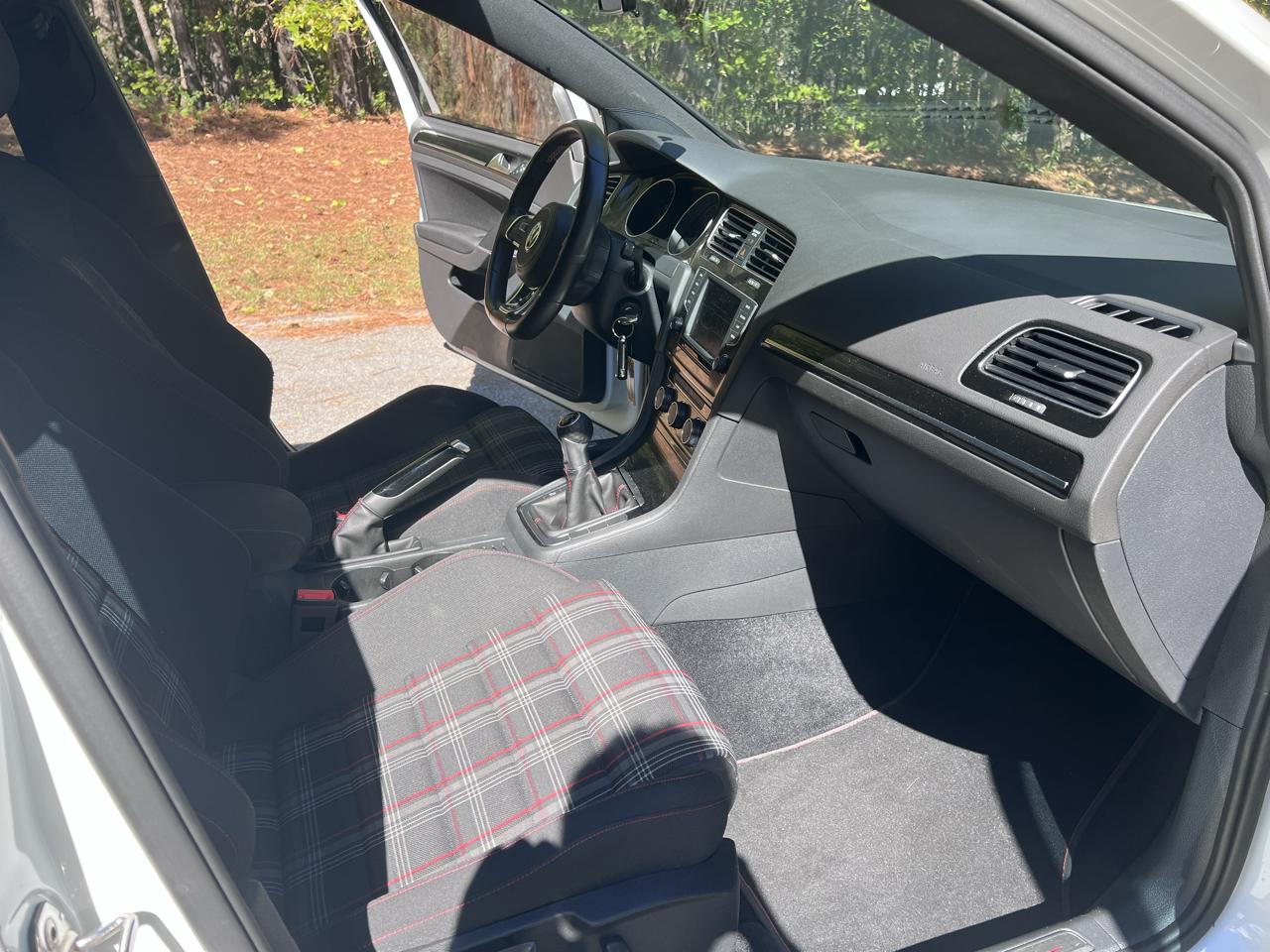 Volkswagen Golf GTI S 6M 4-Door 2017