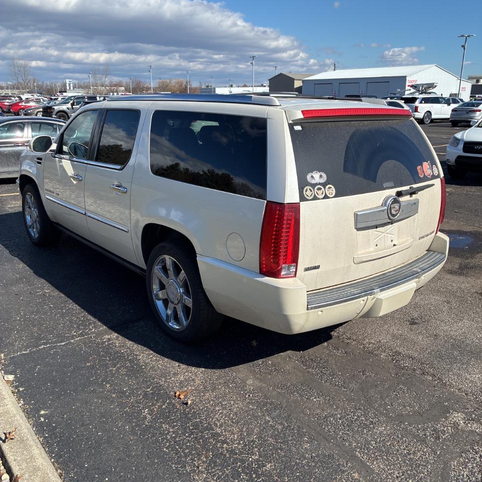 Cadillac Escalade ESV 2WD Premium 2011