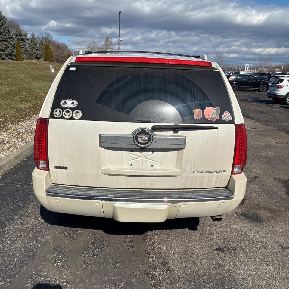 Cadillac Escalade ESV 2WD Premium 2011