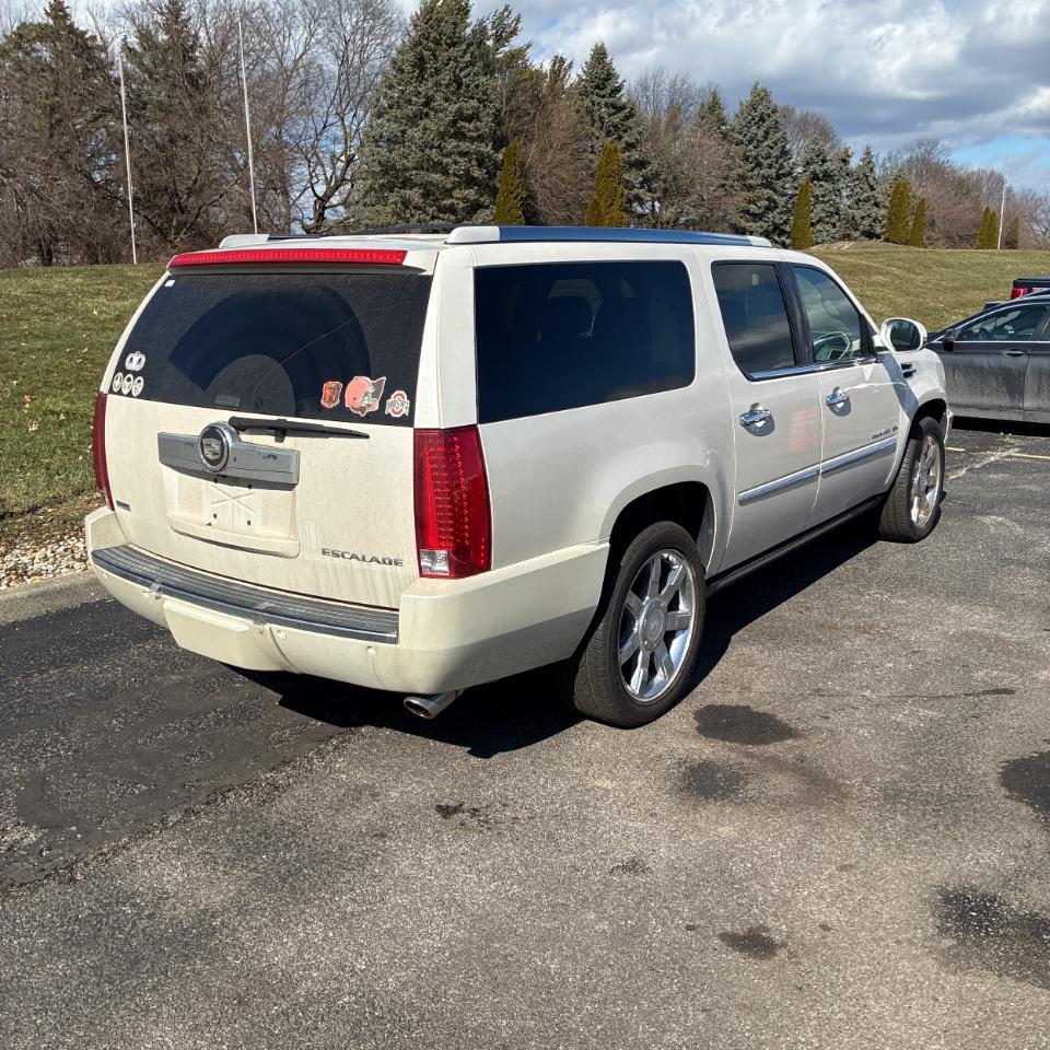 Cadillac Escalade ESV 2WD Premium 2011