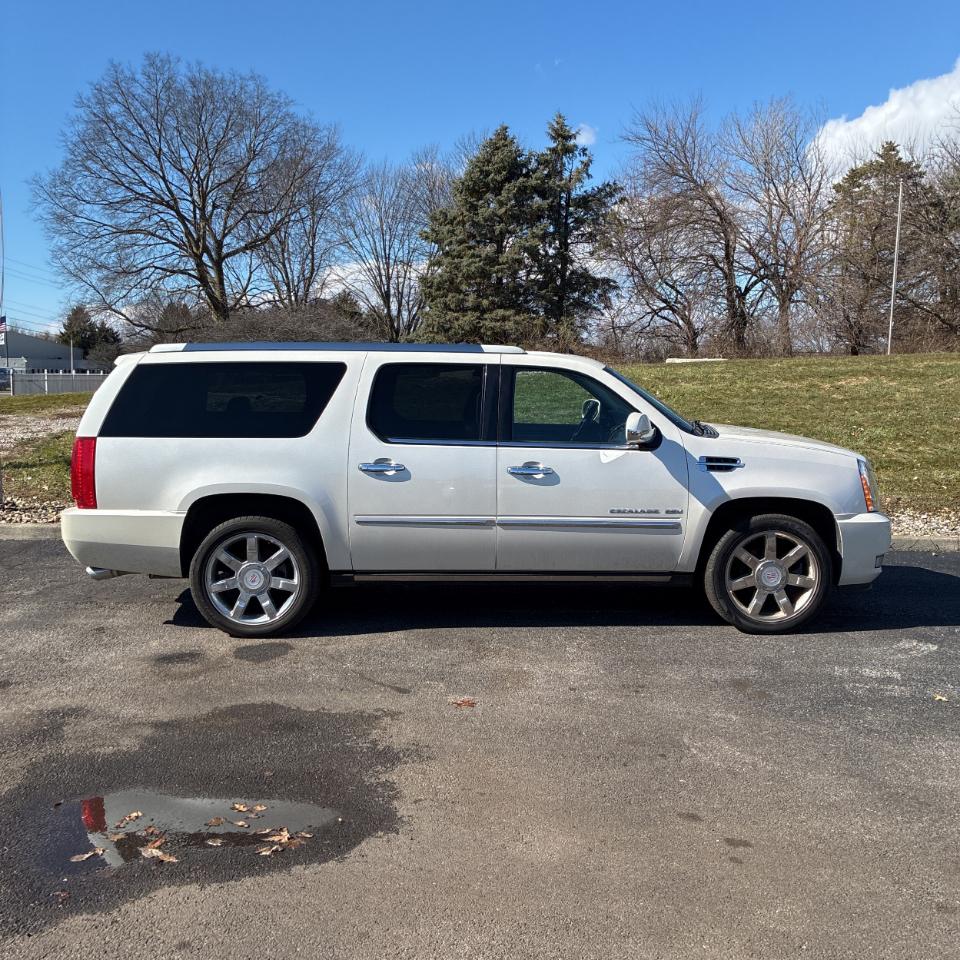 Cadillac Escalade ESV 2WD Premium 2011
