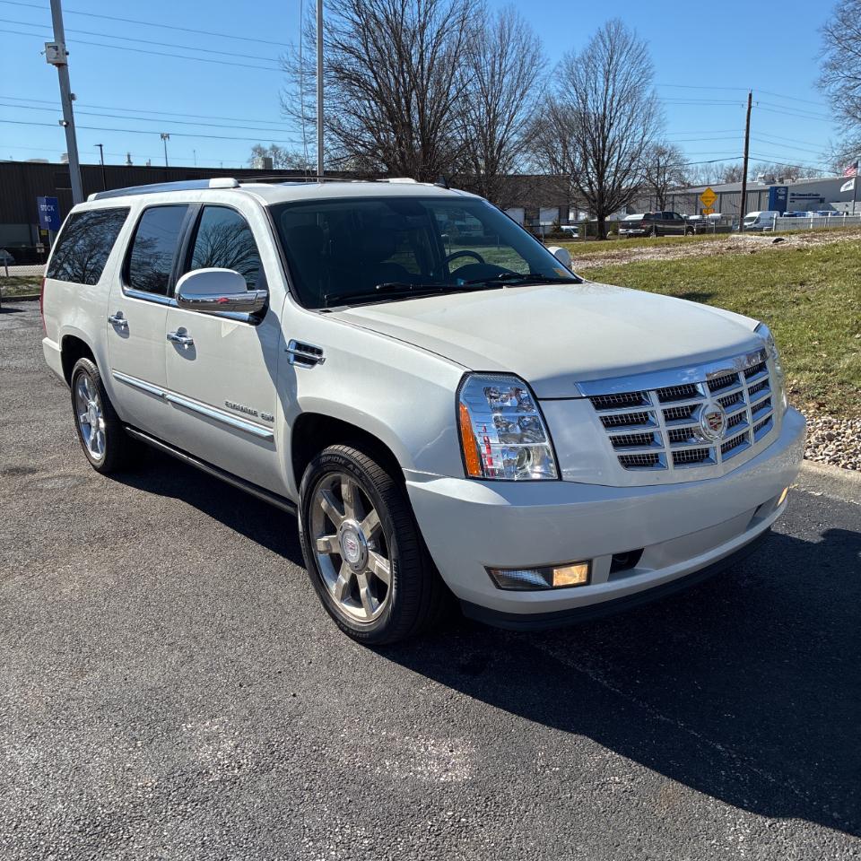 Cadillac Escalade ESV 2WD Premium 2011
