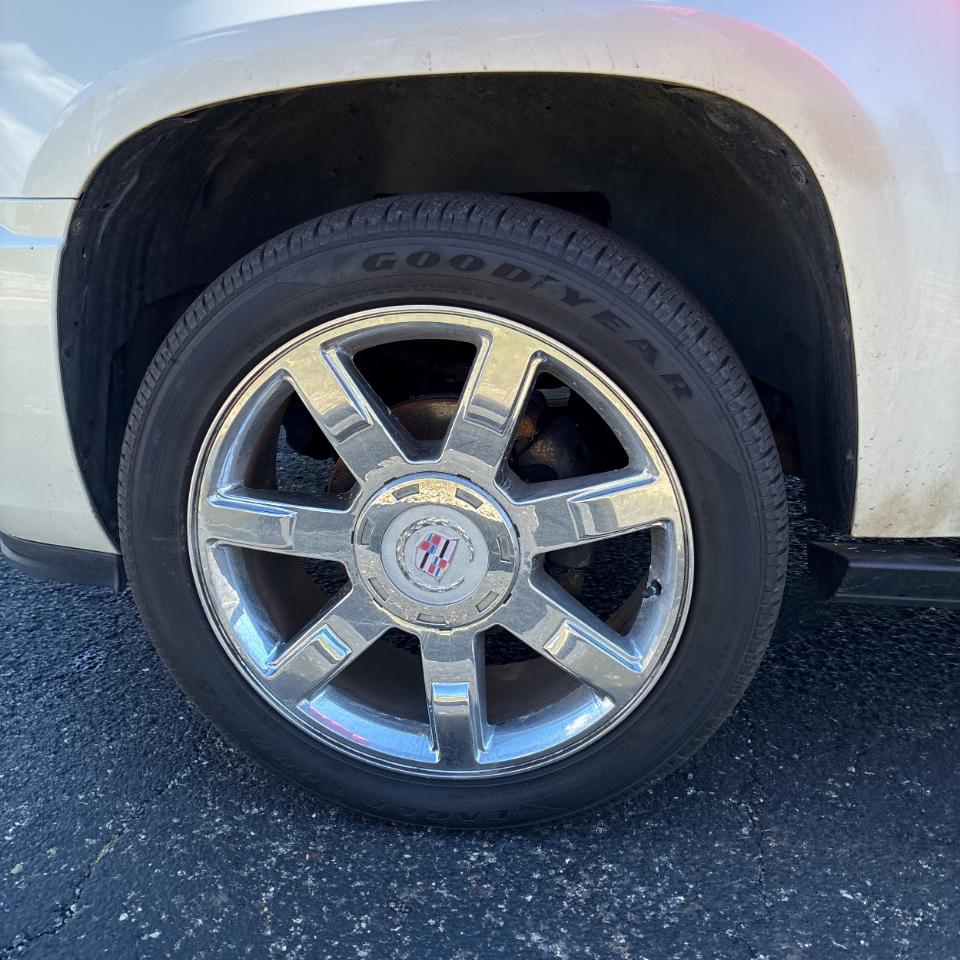 Cadillac Escalade ESV 2WD Premium 2011