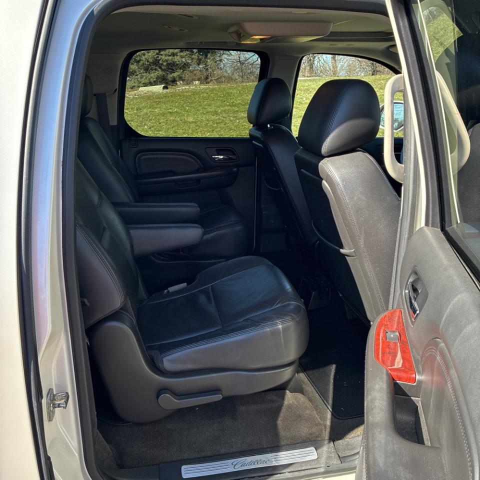 Cadillac Escalade ESV 2WD Premium 2011