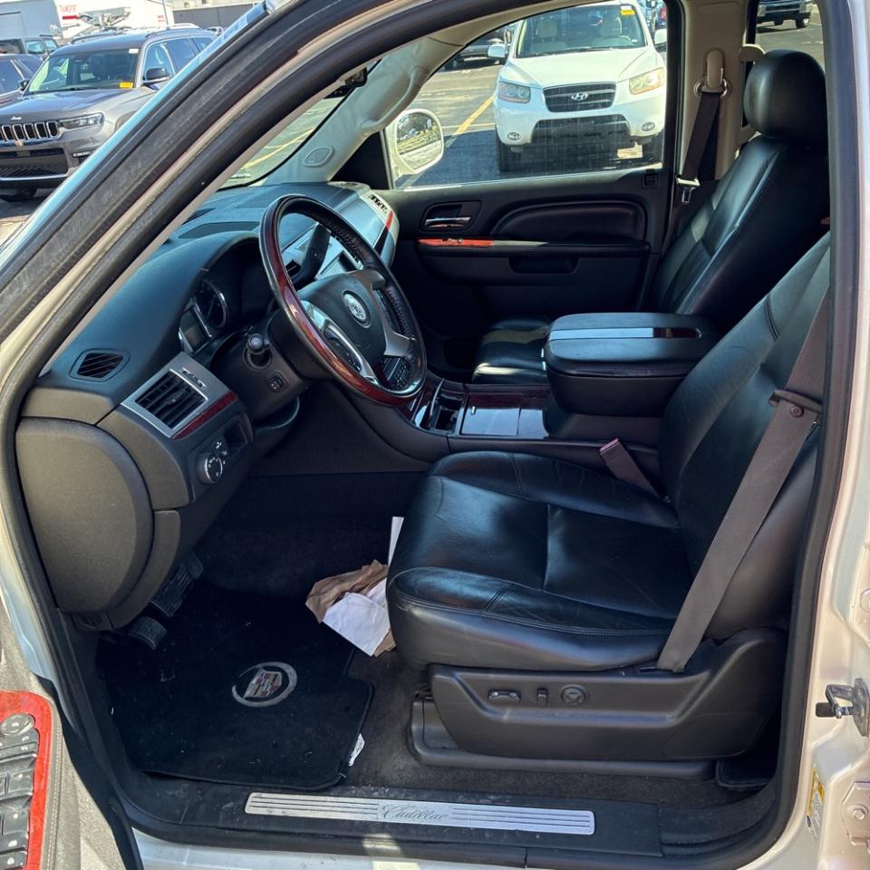 Cadillac Escalade ESV 2WD Premium 2011