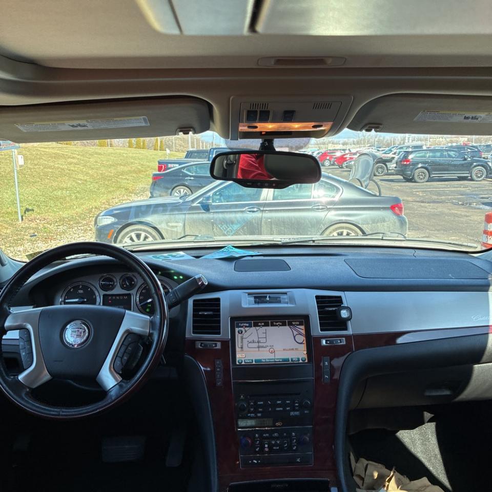 Cadillac Escalade ESV 2WD Premium 2011