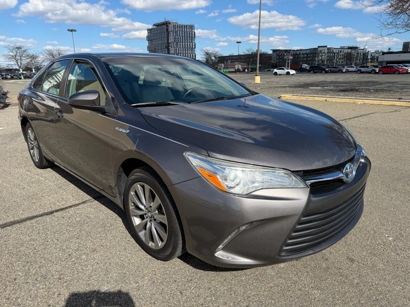 Toyota Camry Hybrid SE 2016