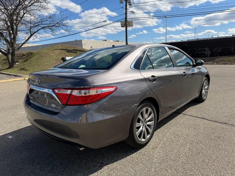 Toyota Camry Hybrid SE 2016