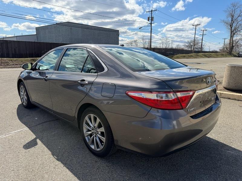 Toyota Camry Hybrid SE 2016