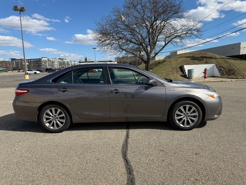 Toyota Camry Hybrid SE 2016
