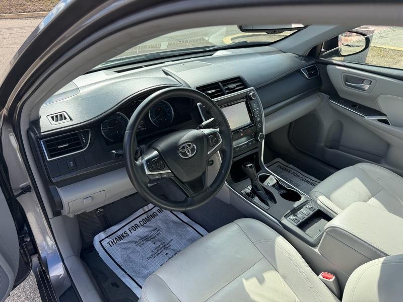Toyota Camry Hybrid SE 2016