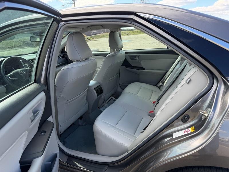 Toyota Camry Hybrid SE 2016