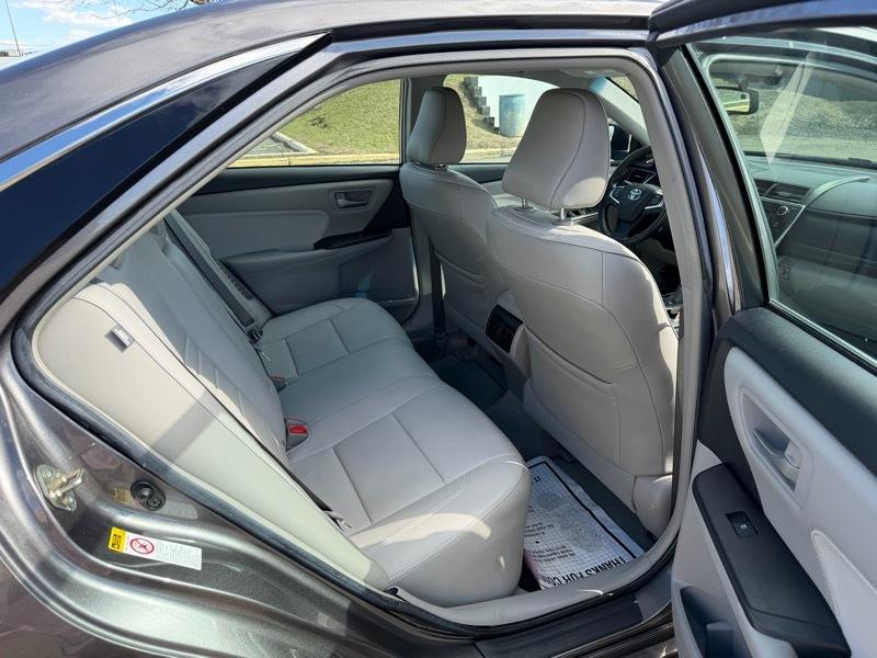 Toyota Camry Hybrid SE 2016