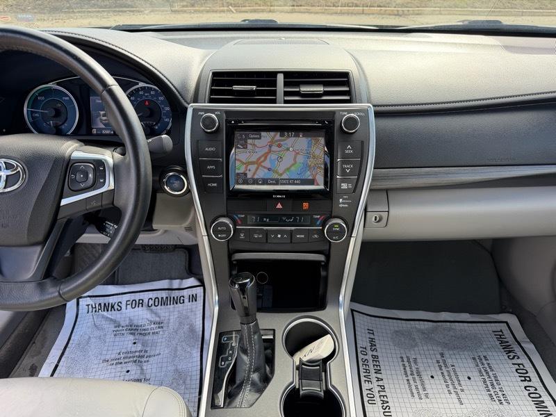 Toyota Camry Hybrid SE 2016