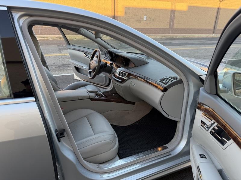 Mercedes-Benz S-Class S550 2010