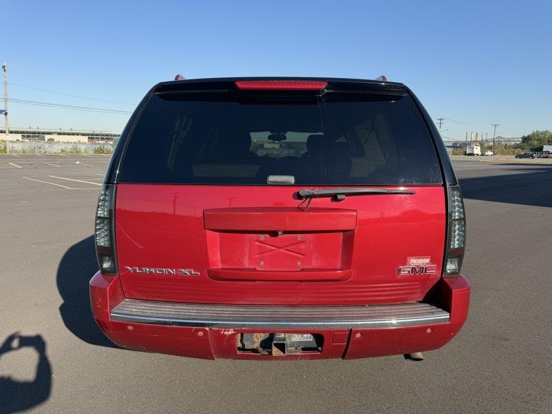 GMC Yukon Denali XL 4WD 2013