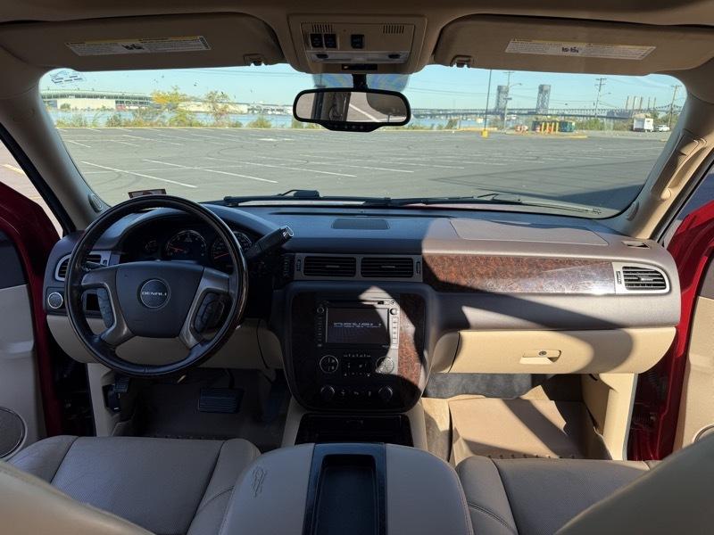 GMC Yukon Denali XL 4WD 2013