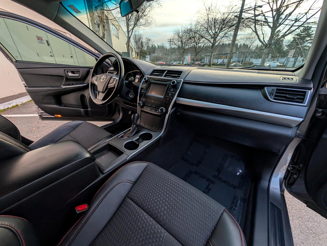 Toyota Camry SE 2015