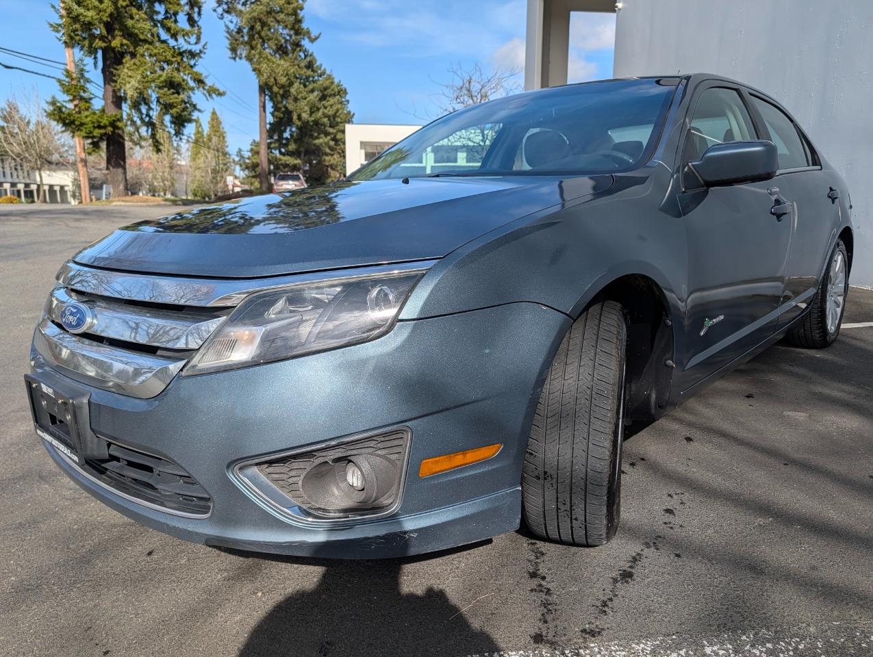 Ford Fusion Hybrid Sedan 2011
