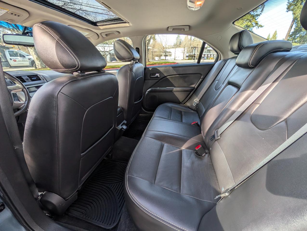 Ford Fusion Hybrid Sedan 2011