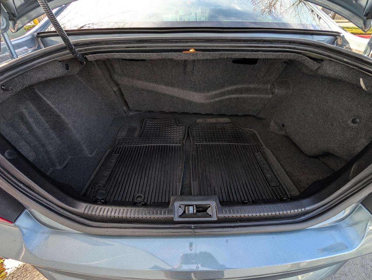 Ford Fusion Hybrid Sedan 2011