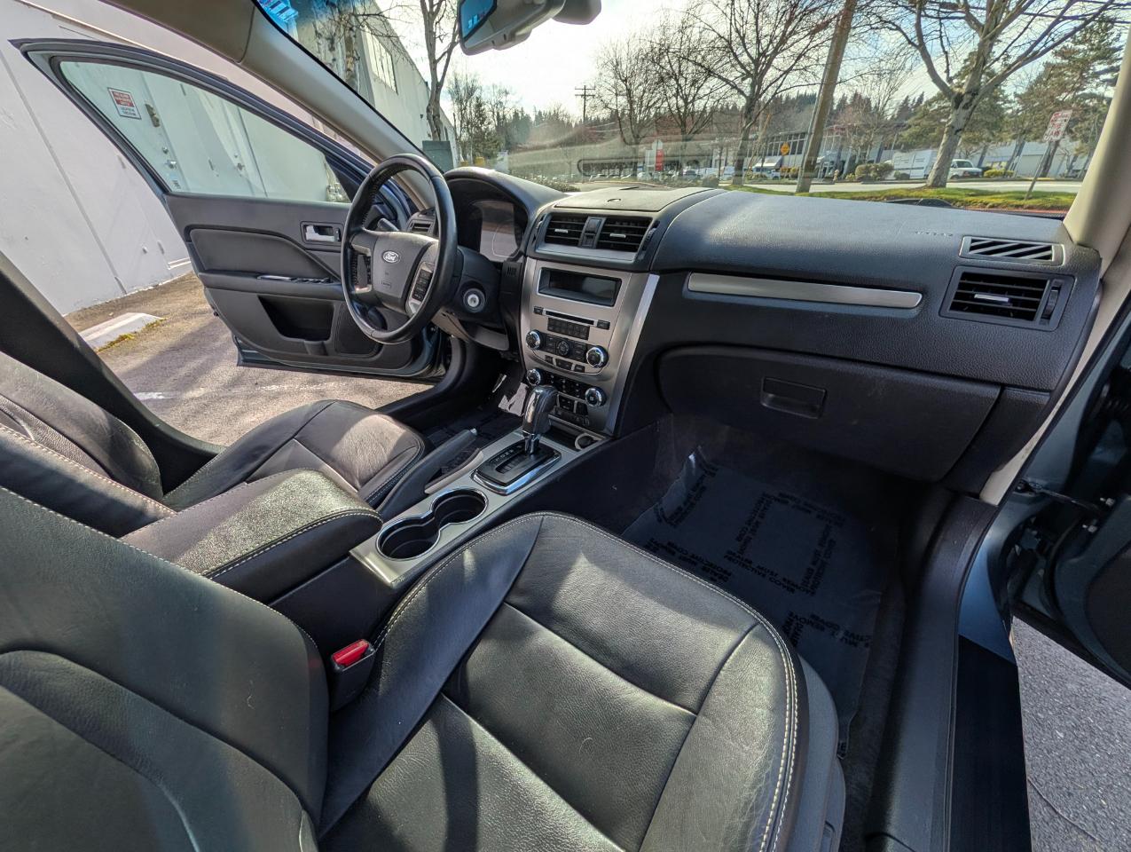 Ford Fusion Hybrid Sedan 2011