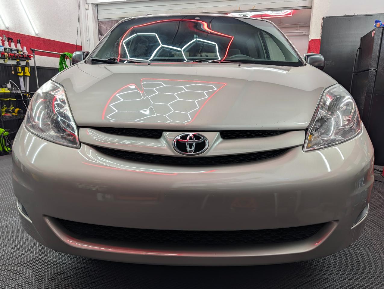 Toyota Sienna LE FWD 8-Passenger Seating 2007