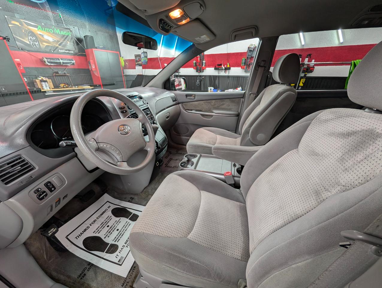 Toyota Sienna LE FWD 8-Passenger Seating 2007