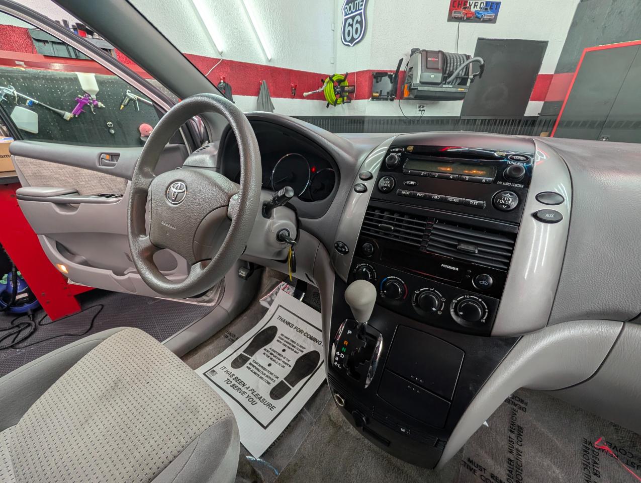 Toyota Sienna LE FWD 8-Passenger Seating 2007