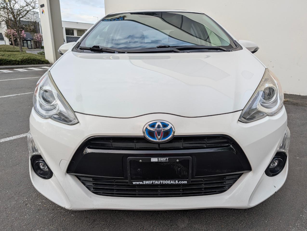 Toyota Prius c Four 2016