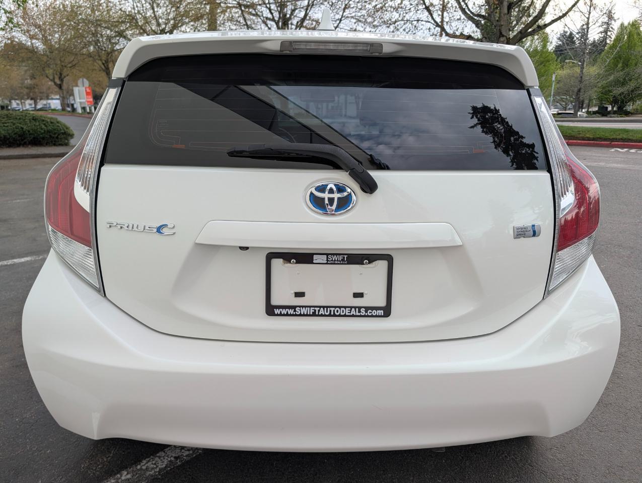 Toyota Prius c Four 2016