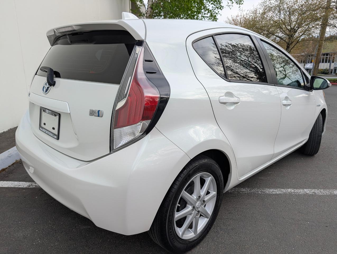Toyota Prius c Four 2016