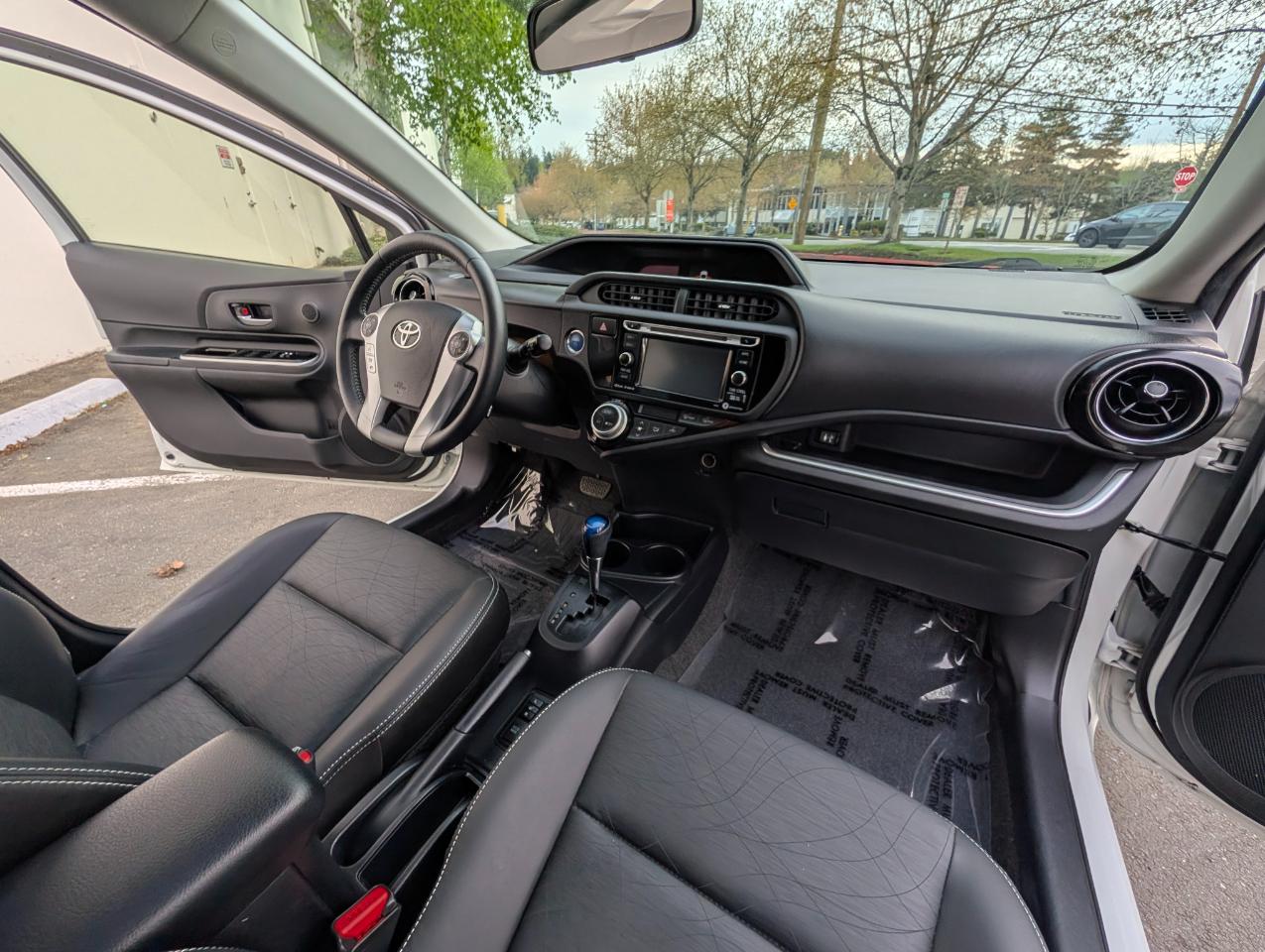 Toyota Prius c Four 2016