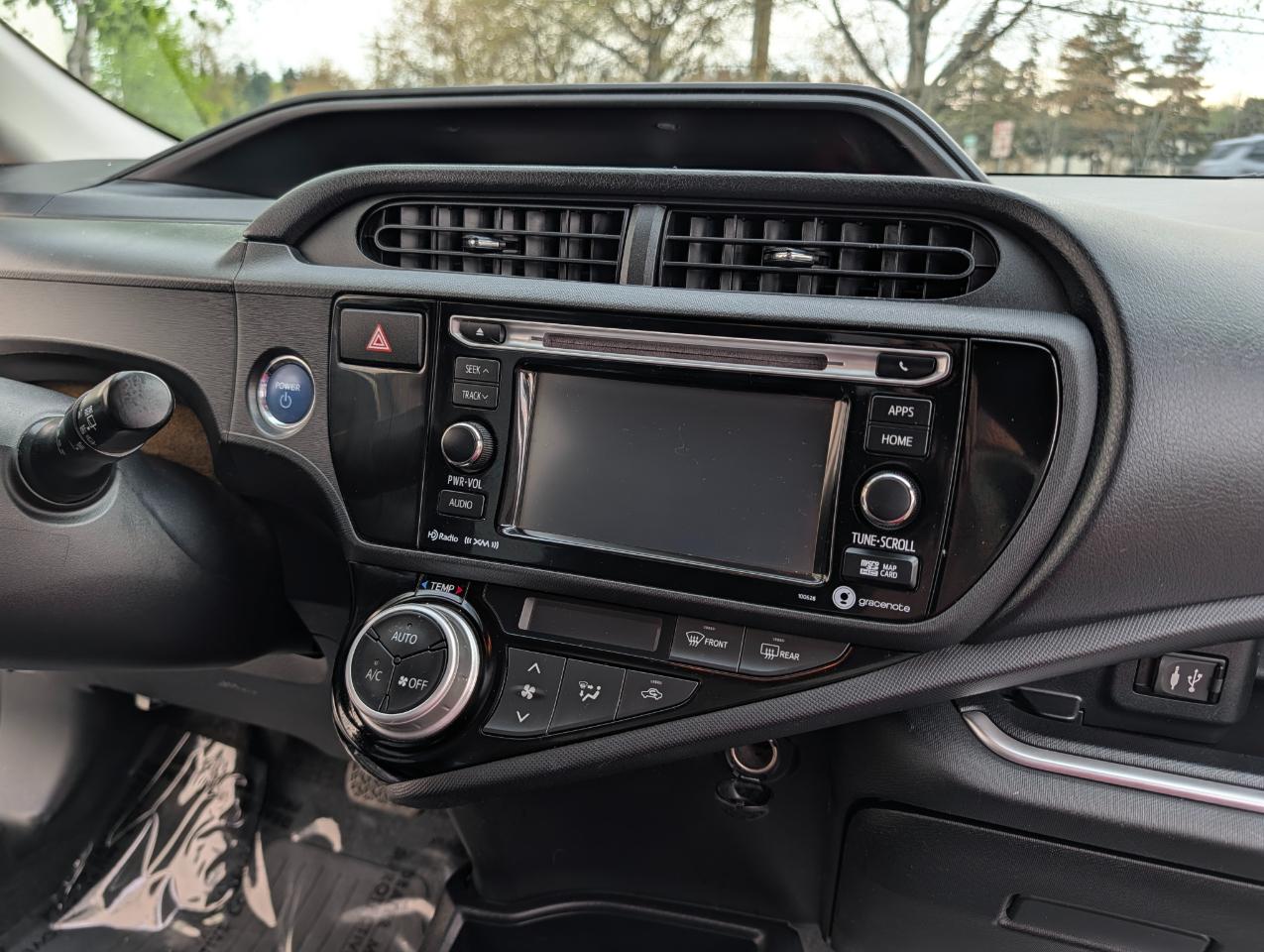 Toyota Prius c Four 2016